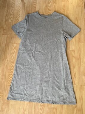 Old Navy Grey Crewneck T-Shirt